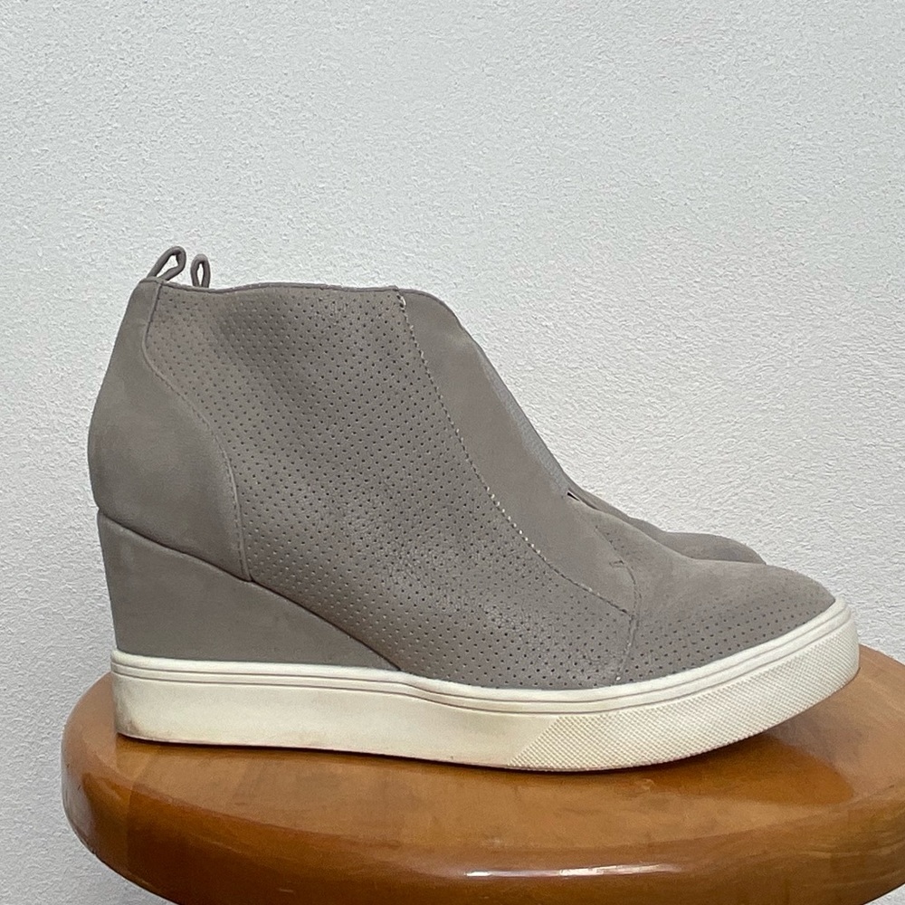 MIA Silver Grey Circle Laser Cut-Out Wedge Slip Ons Size 9 Rubber Soles